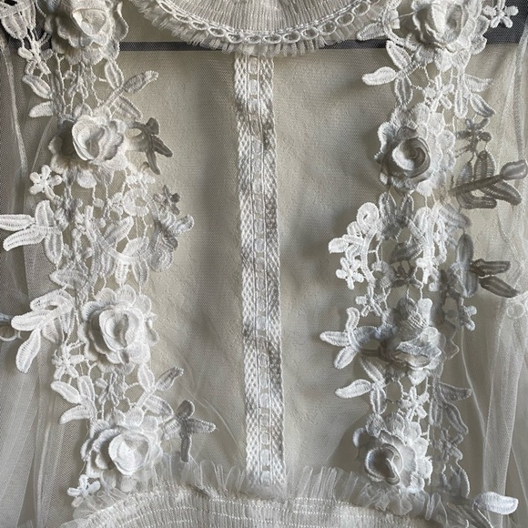 The Way See-through White Mesh Flower Applique Lantern Sleeves Lace Blouse OS - Picture 7 of 13